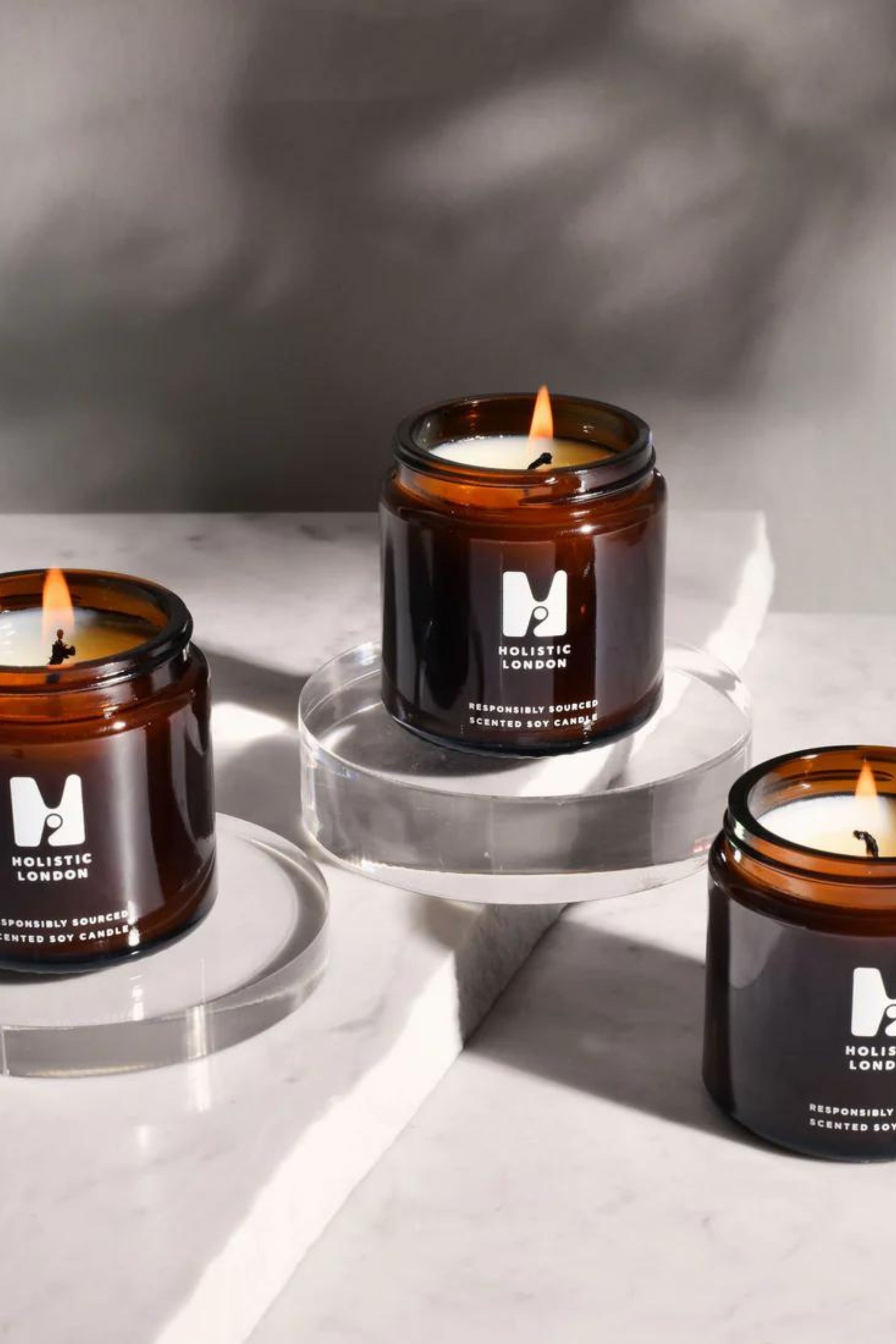 100% natural vegan cruelty free soy wax handcrafted sustainable essential oil blend candles with soothing effect to calm nerves, tension and treat anxiety, stress and insomnia, to unwind and relax. Made in London. 