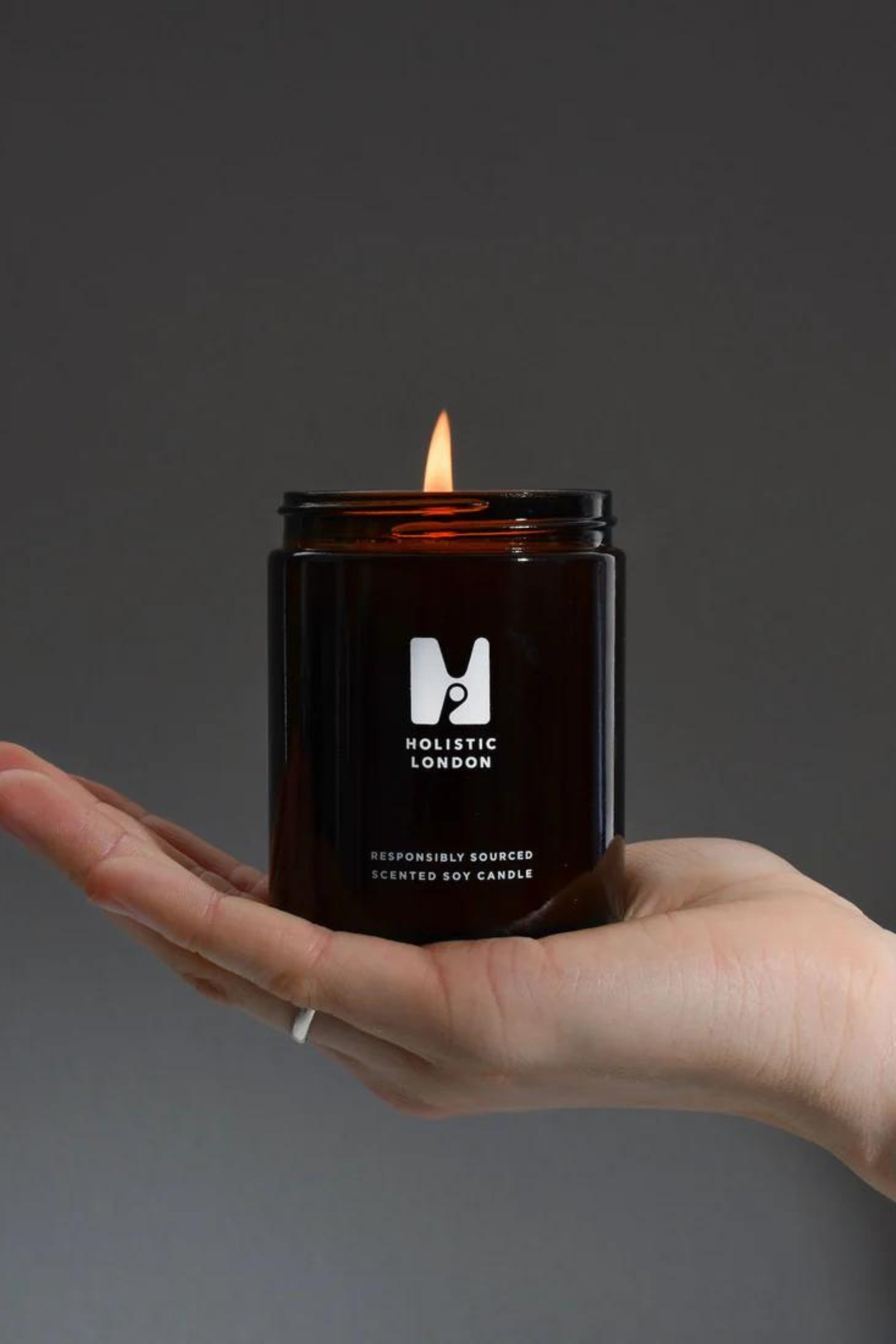 100% natural vegan cruelty free soy wax handcrafted sustainable essential oil blend candles with soothing effect to calm nerves, tension and treat anxiety, stress and insomnia, to unwind and relax. Made in London. 